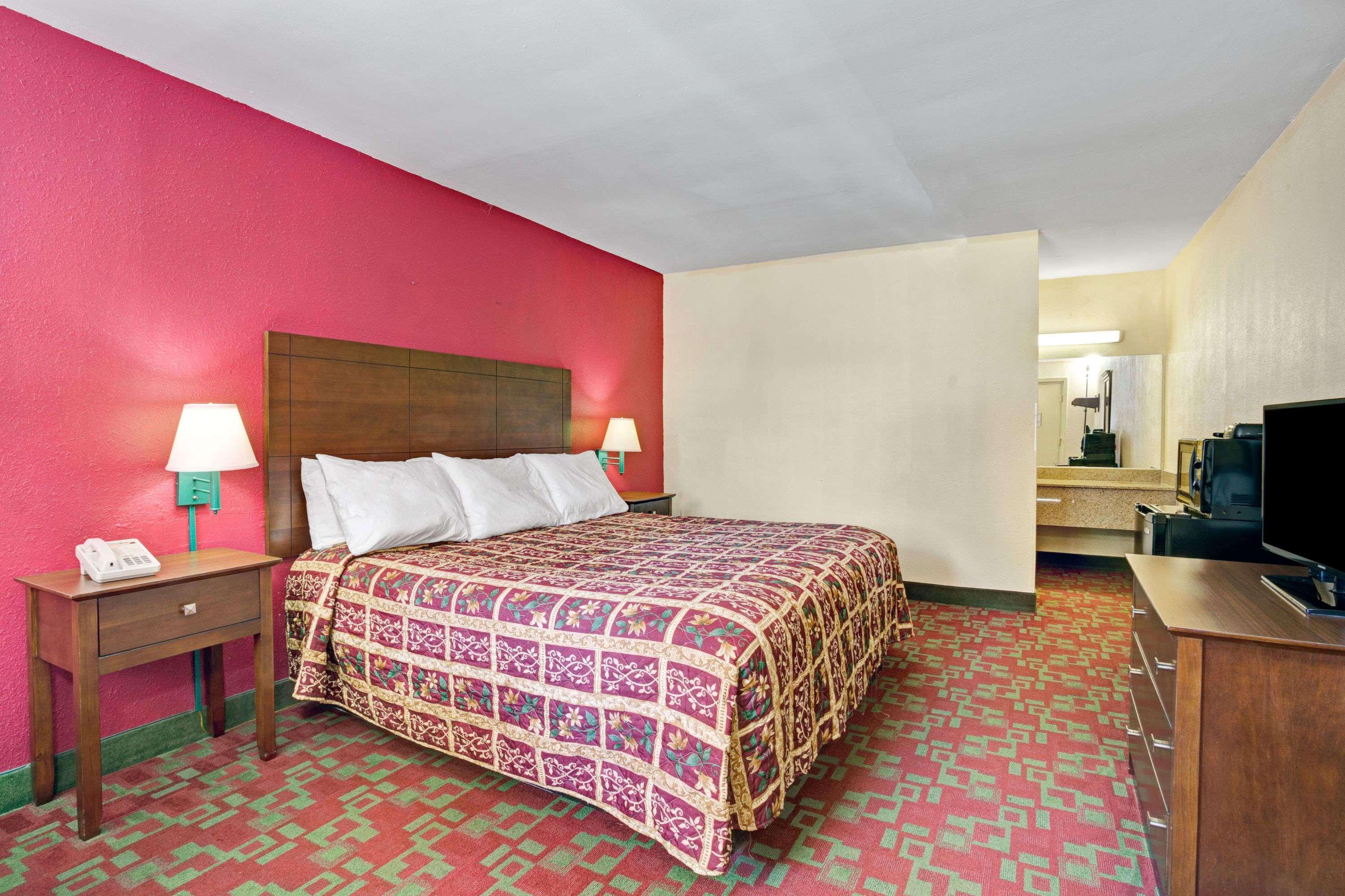 Days Inn By Wyndham אליזבת סיטי מראה חיצוני תמונה