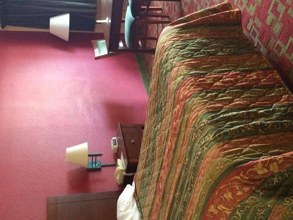 Days Inn By Wyndham אליזבת סיטי מראה חיצוני תמונה